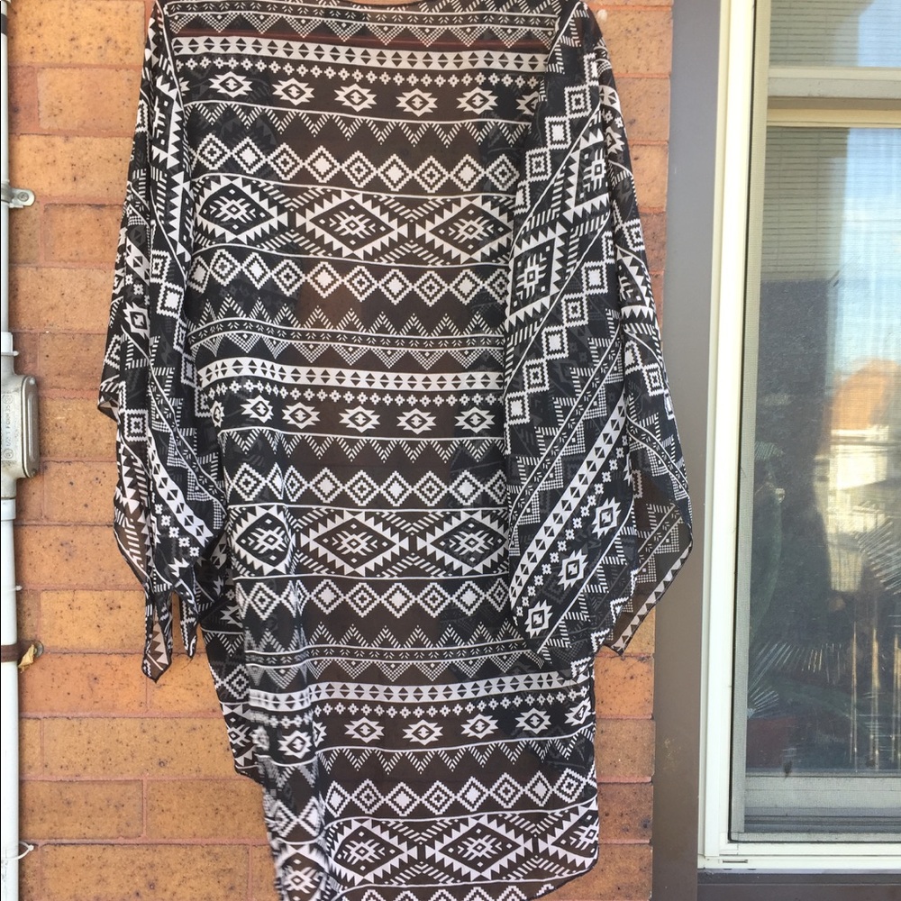 ❣️SOLD❣️Aztec print cardigan - Picture 4 of 4