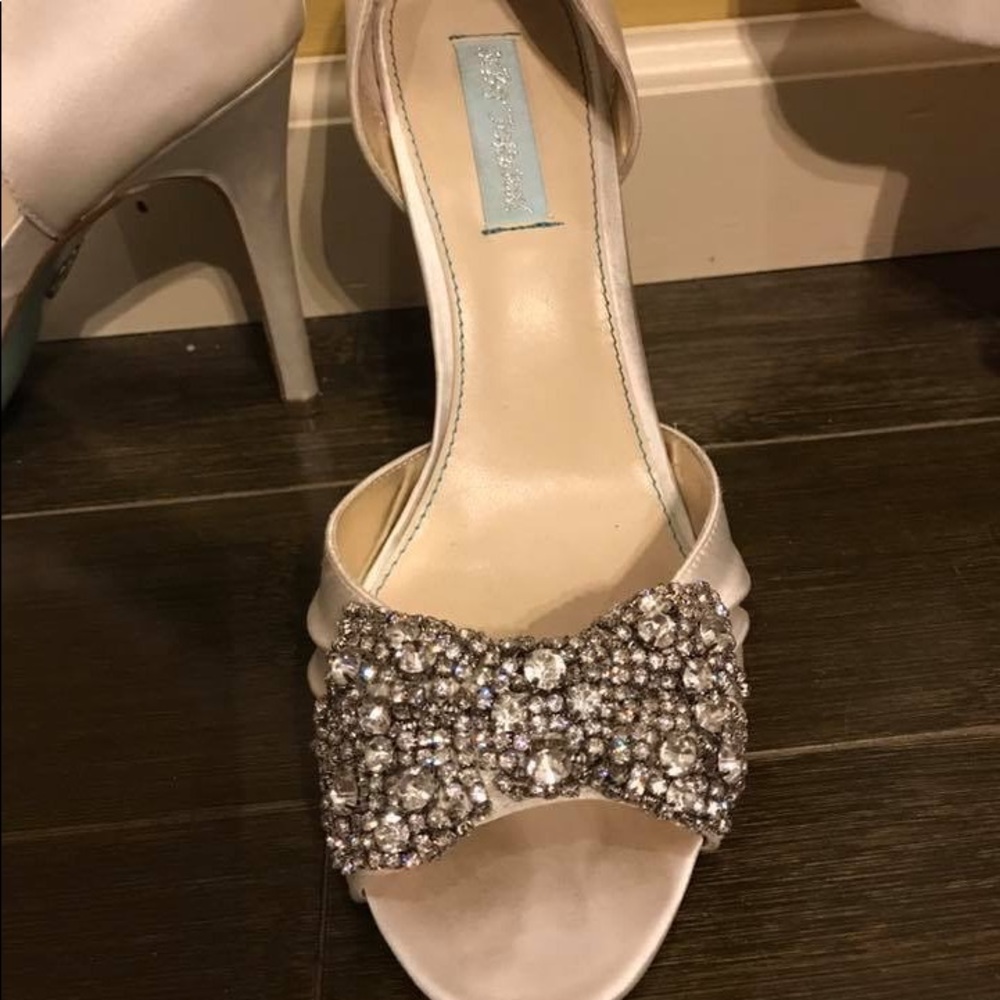 Betsy Johnson beautiful heels blue