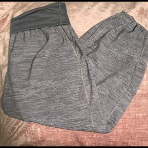 LULULEMON CROP PANTS!