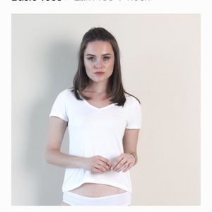 Basic White Tshirt v-Neck