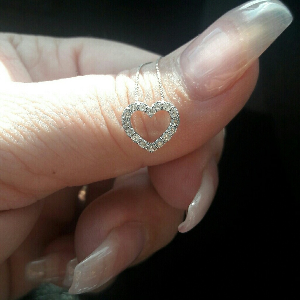 14k white gold diamond heart necklace