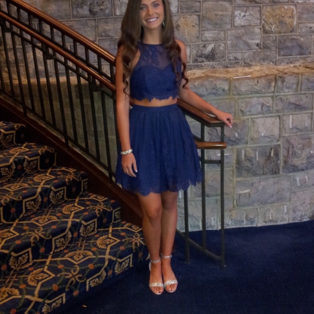 Lace 2 piece homecoming dress size 0 temptation
