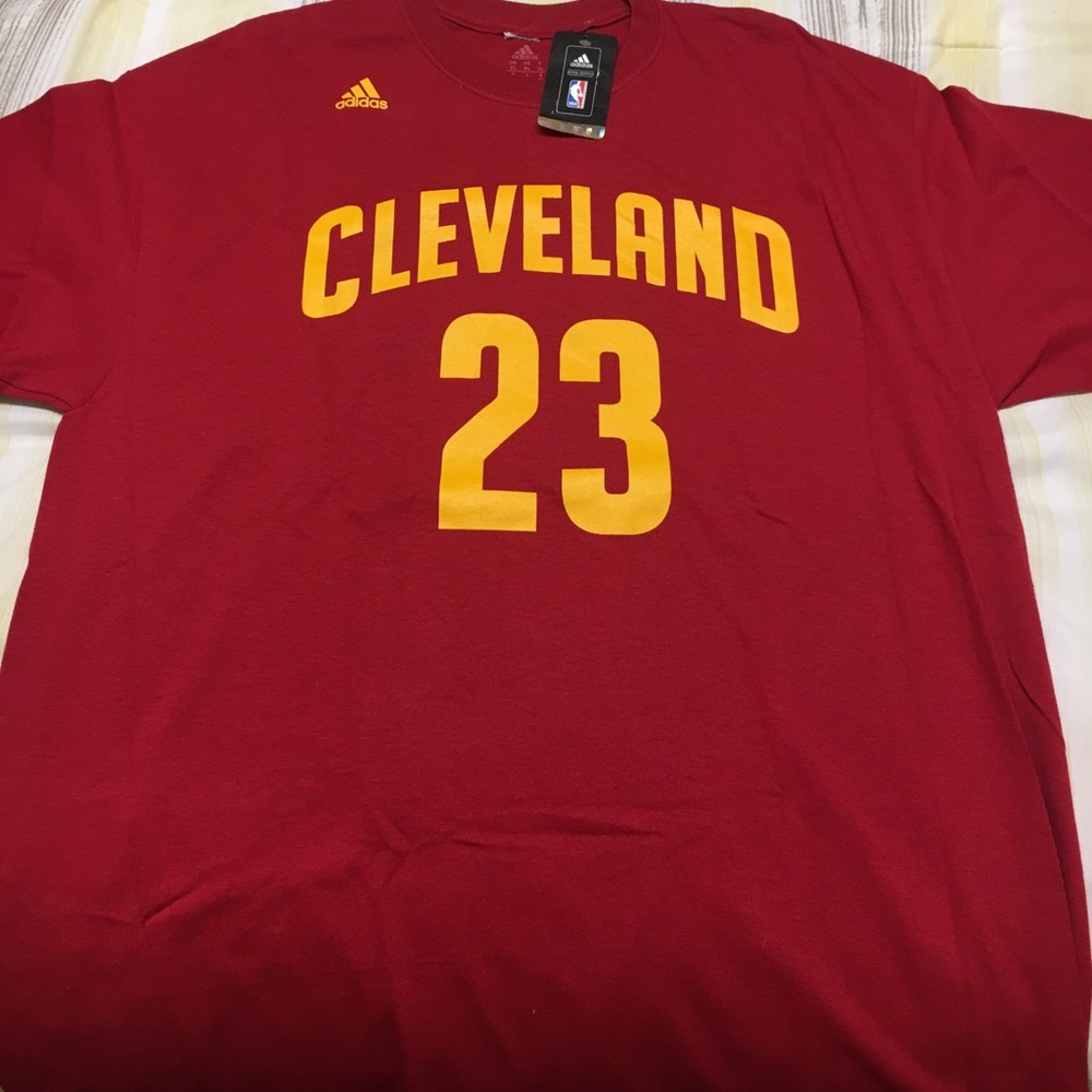 Cleveland CAVS T-Shirt-NWT
