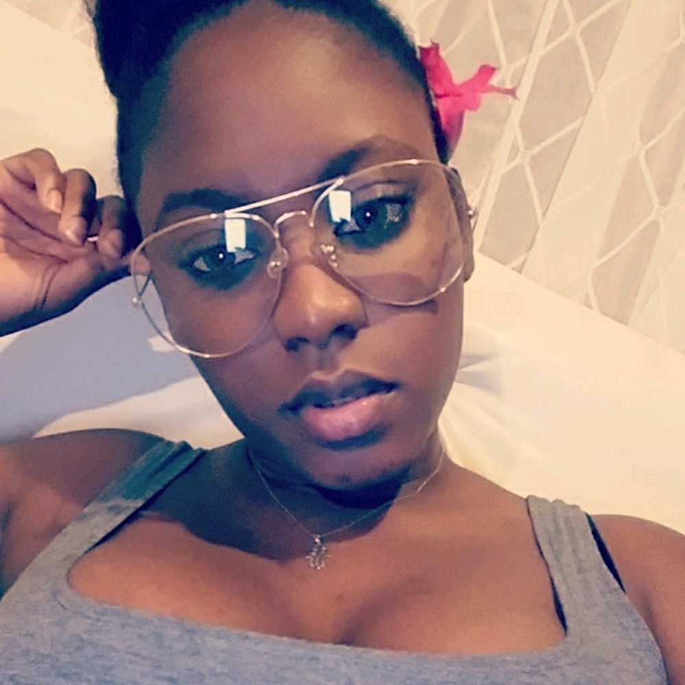 Meet your Posher, Nad?ge