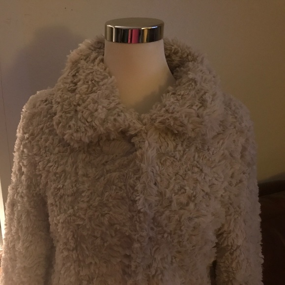 💃🏻HOST PICK🧥🧣 LUX faux fur boutique coat jr LG - Picture 2 of 4