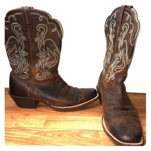 Women's Ariat boots size 9.5