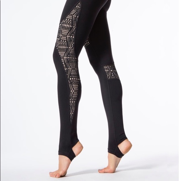 NWT alo west coast leggings black/buff - Picture 2 of 8