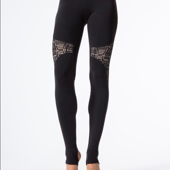 NWT alo west coast leggings black/buff - Picture 3 of 8