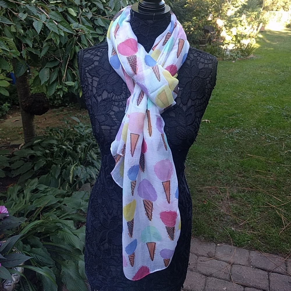 Bundle Ice cream cone and row home scarf