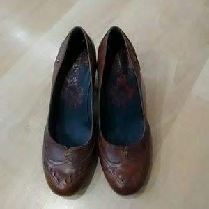 Pikolinos brown leather pumps