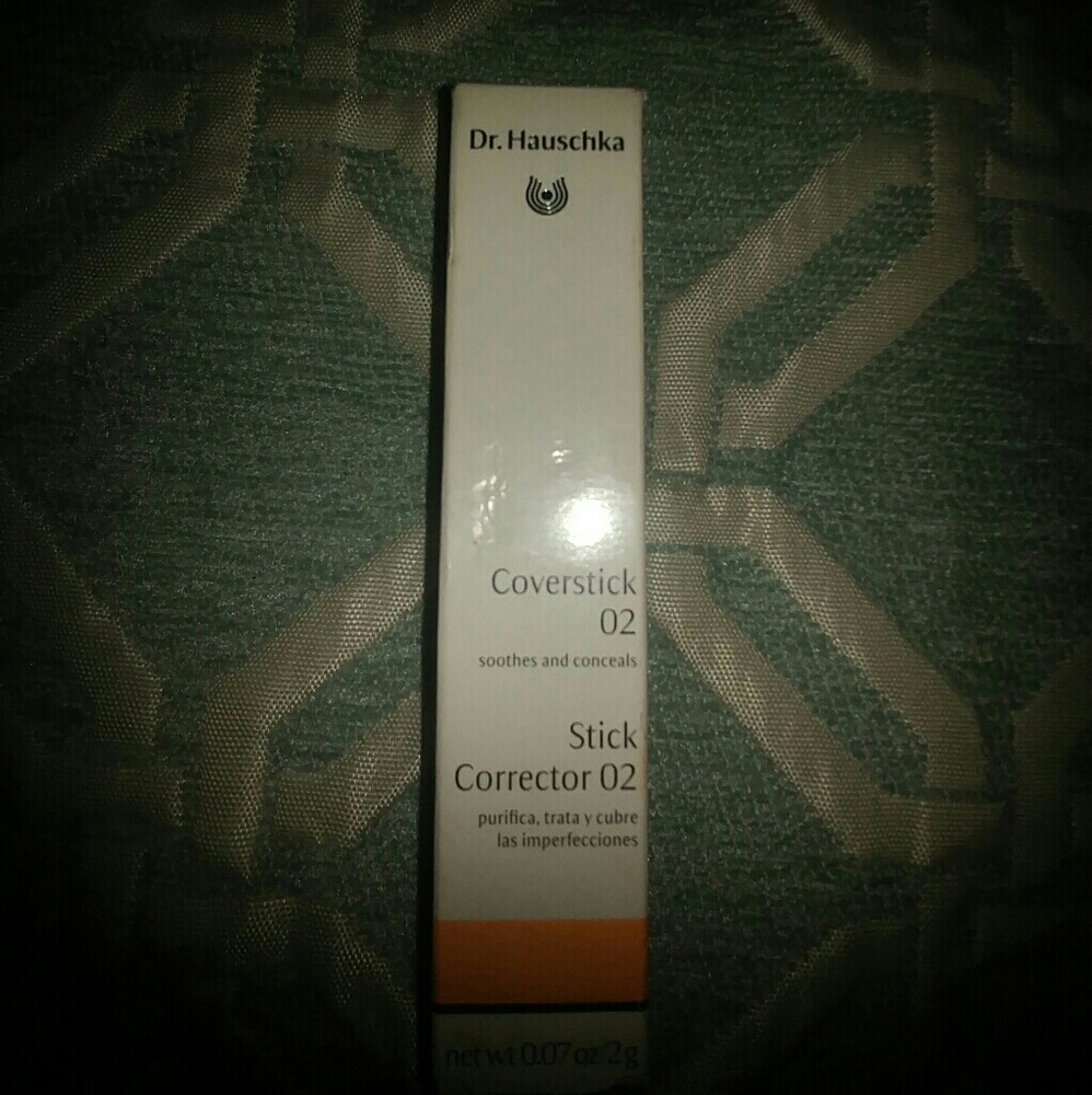 Dr. Hauschka Coverstick 02 BNIB