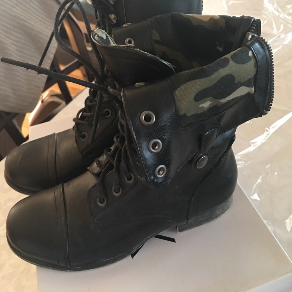 Combat Boots with Camouflage Interior
