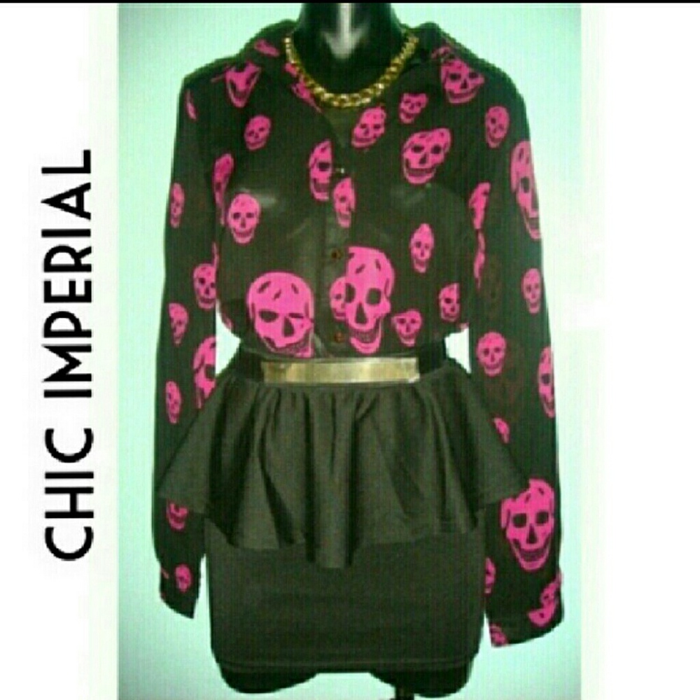 🆕 Skulls 💀💀 button up blouse