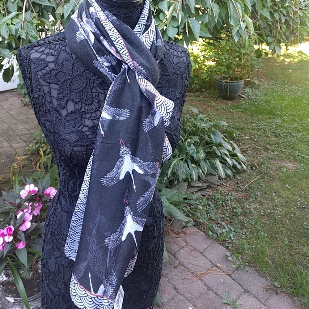 Black and White Swan Scarf (White Swan)
