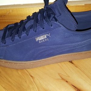 Suede Pumas