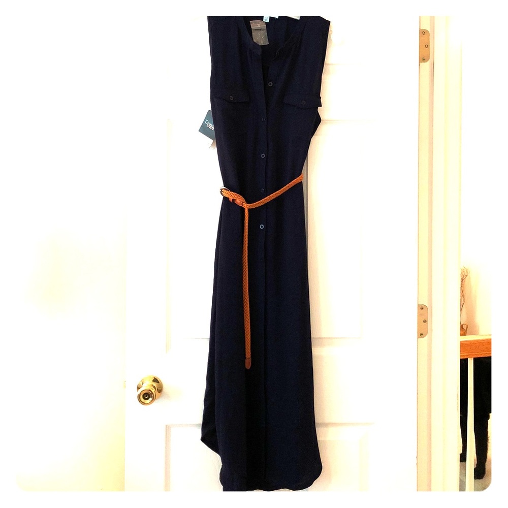 Long, sleeveless Navy dress