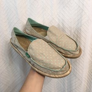 Sanuk sidewalk surfers