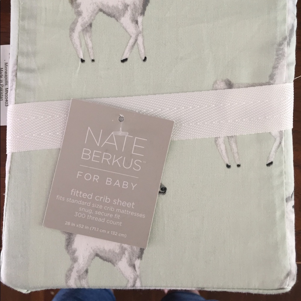 NWT Nate Berkus fitted crib sheet
