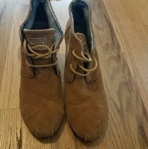 Toms lace up suede booties