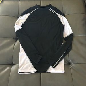 Men’s long sleeve UA shirt