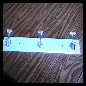 Wall mount hook rail