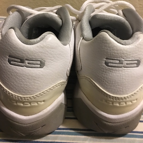 size 7y jordans