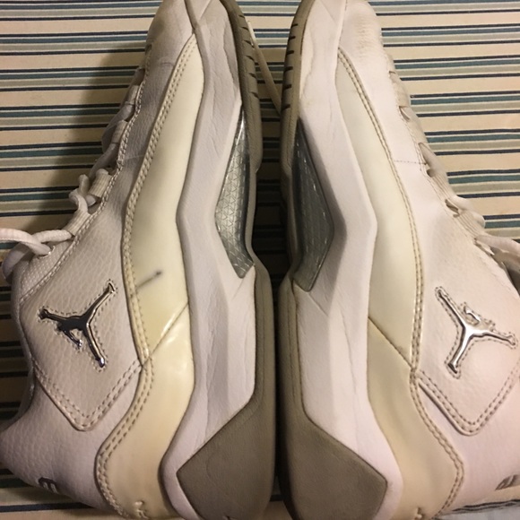 size 7y jordans