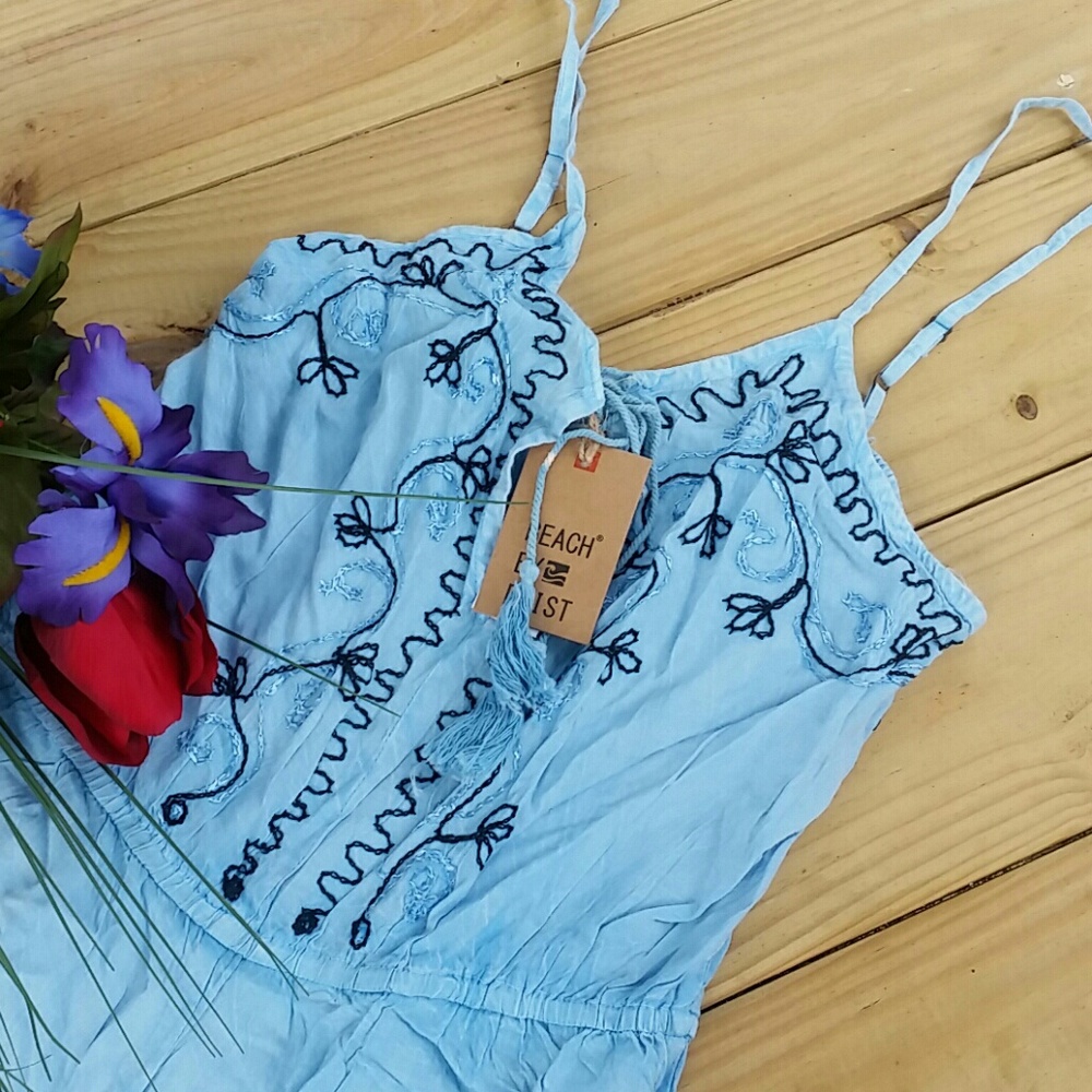 Embroidered romper - Picture 2 of 3