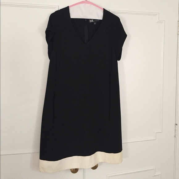 Black "tent" dress with white leather piping. - Picture 2 of 6