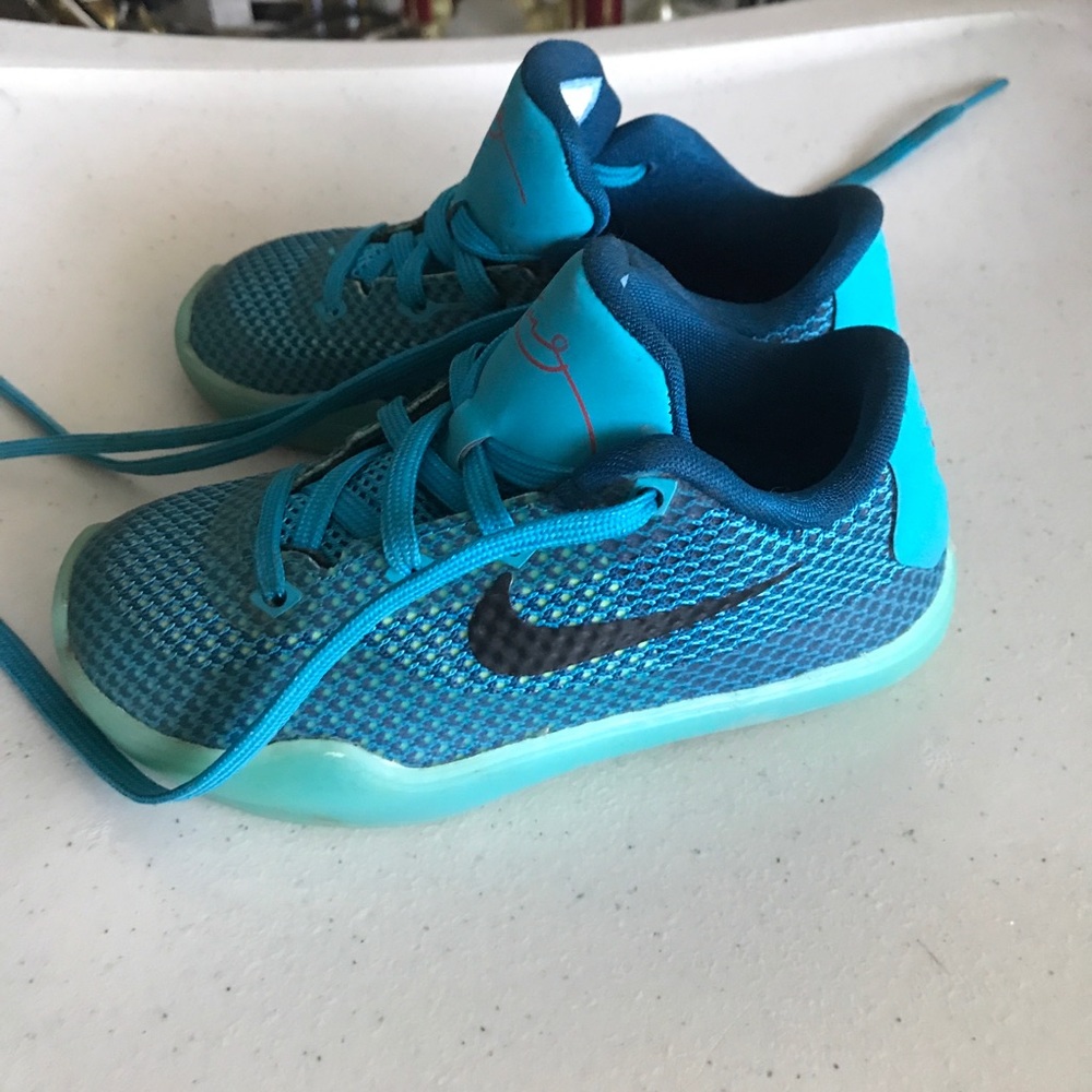 KD's nike sneaker - Picture 2 of 6