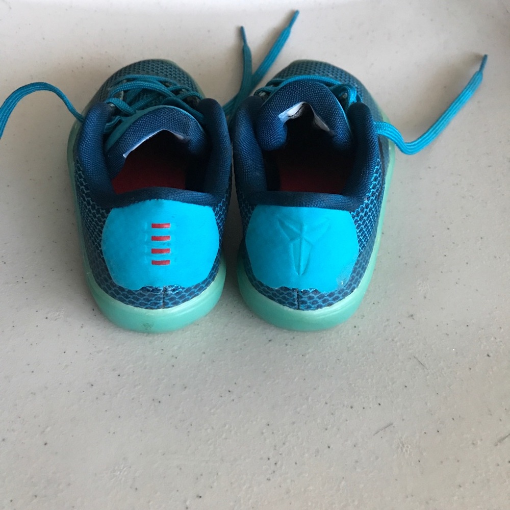 KD's nike sneaker - Picture 3 of 6