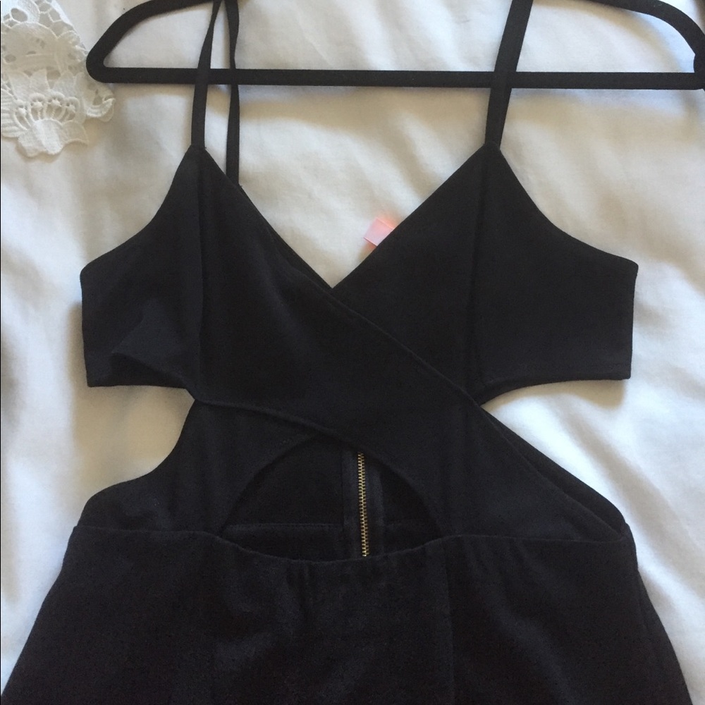 Black cut out dress - Picture 2 of 3