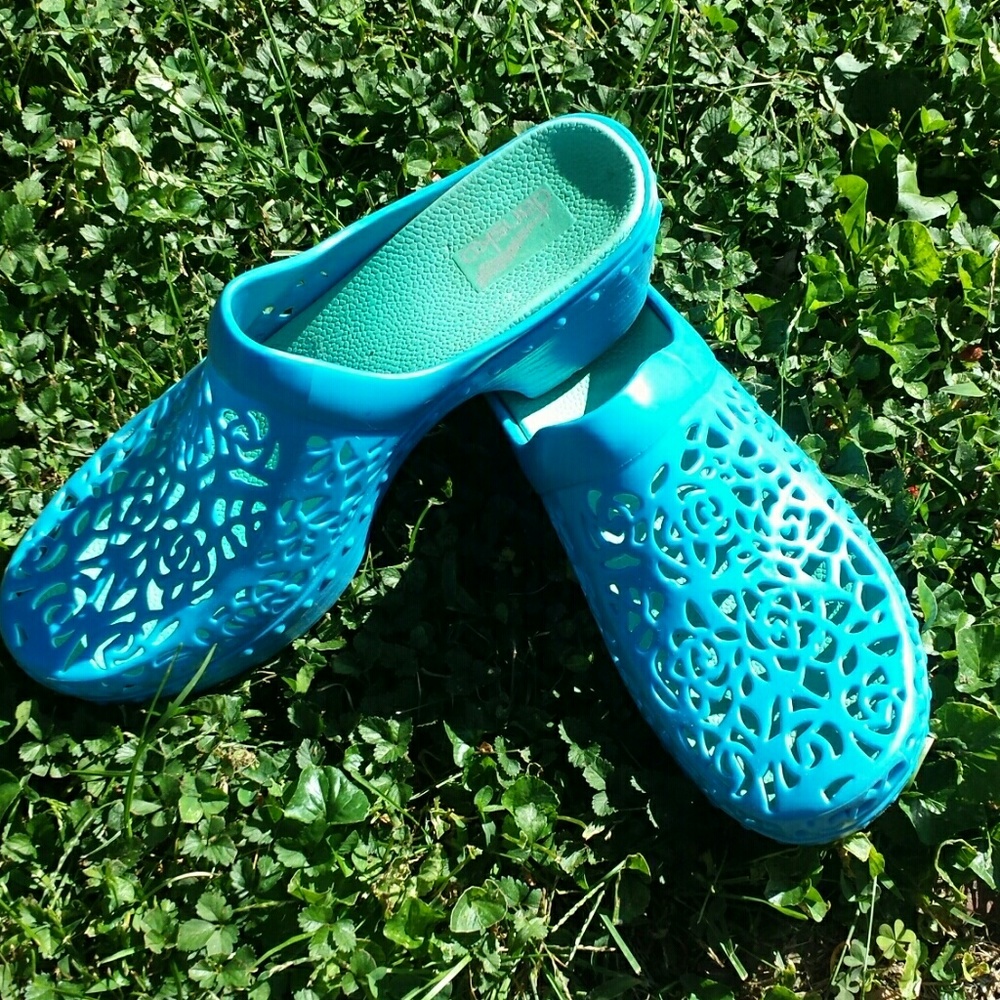 Clogs