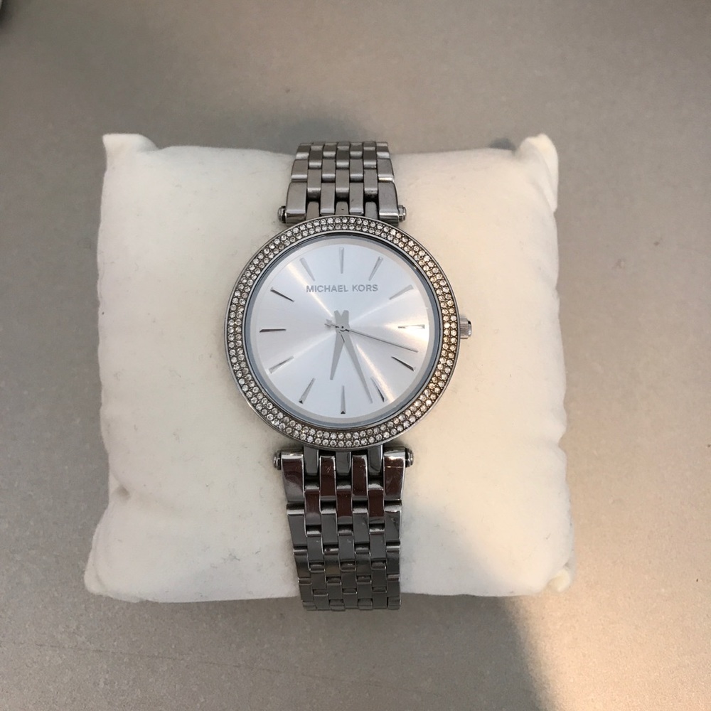 Michael Kors silver watch - Picture 1 of 4