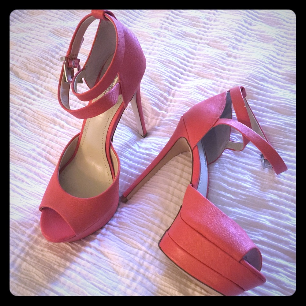 ❌❌SOLD❌❌BCBGeneration coral heel