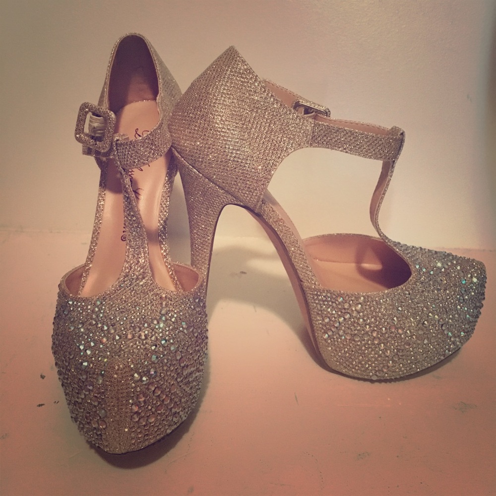 Sparkling pumps! Size 6.5 Never worn