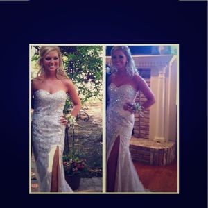 Beautiful strapless lace and beaded gown size 8