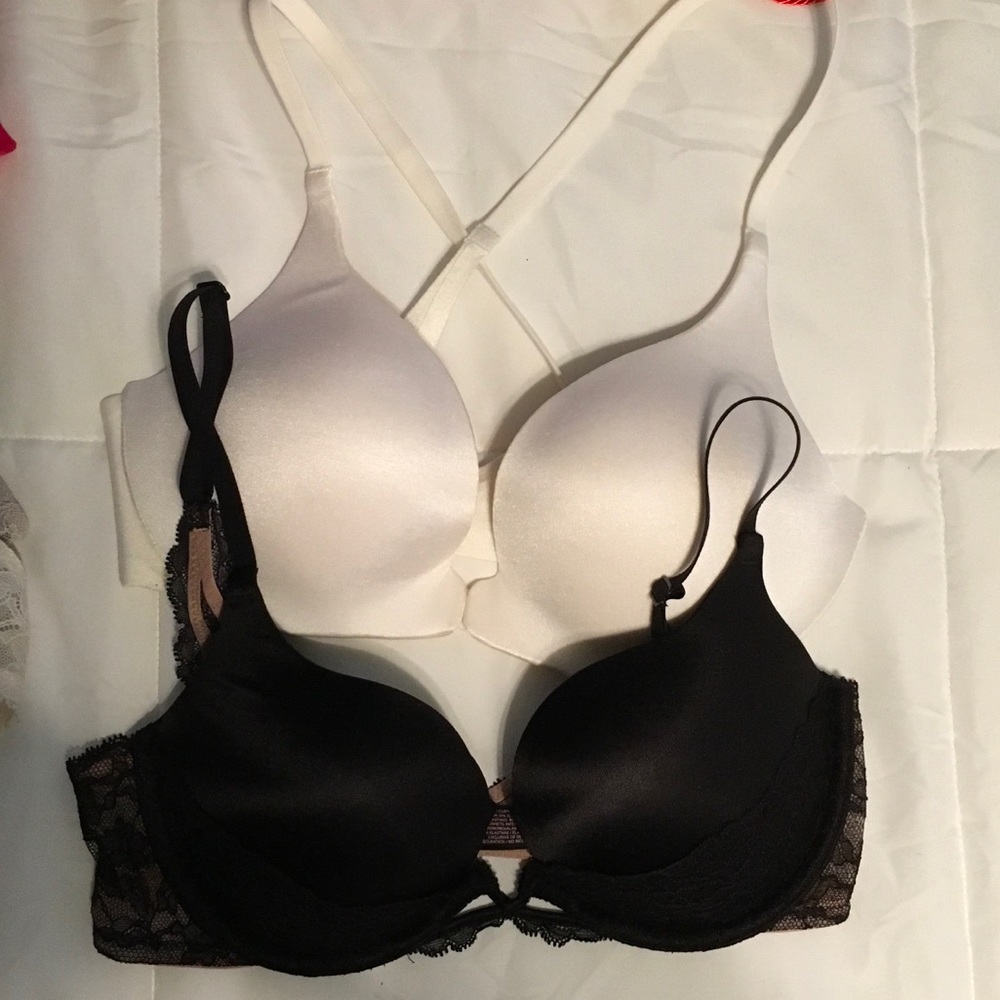 Victoria’s Secret brasSOLD