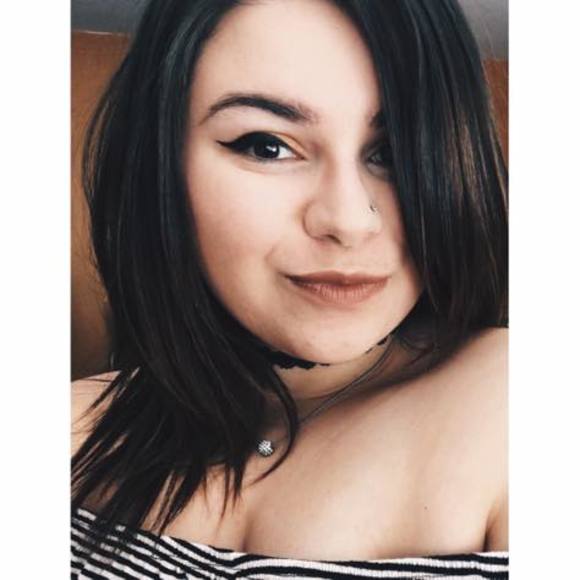 Meet your Posher, Tessa - Picture 1 of 1