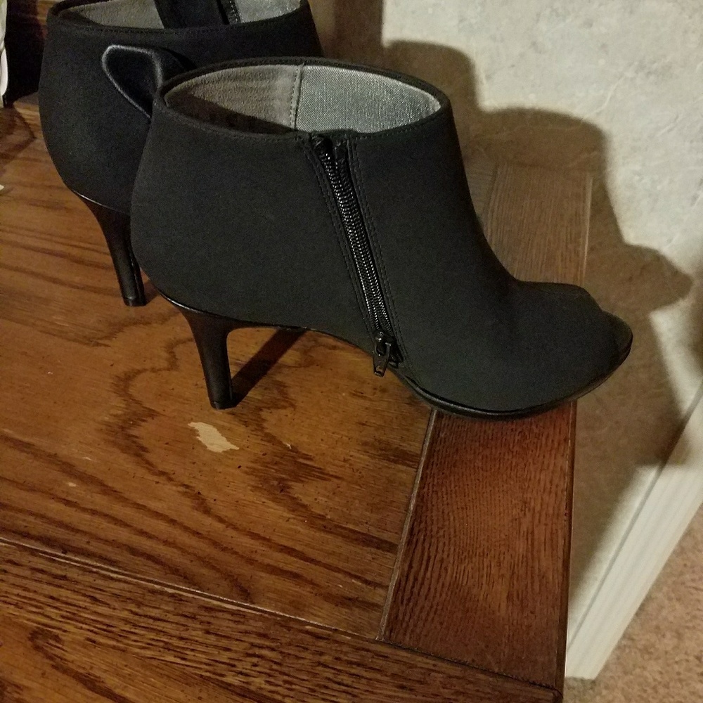 Peep toe black booties - Picture 2 of 4