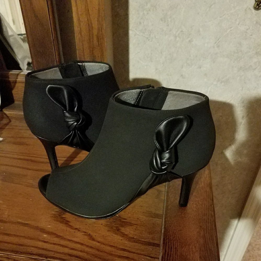 Peep toe black booties - Picture 3 of 4