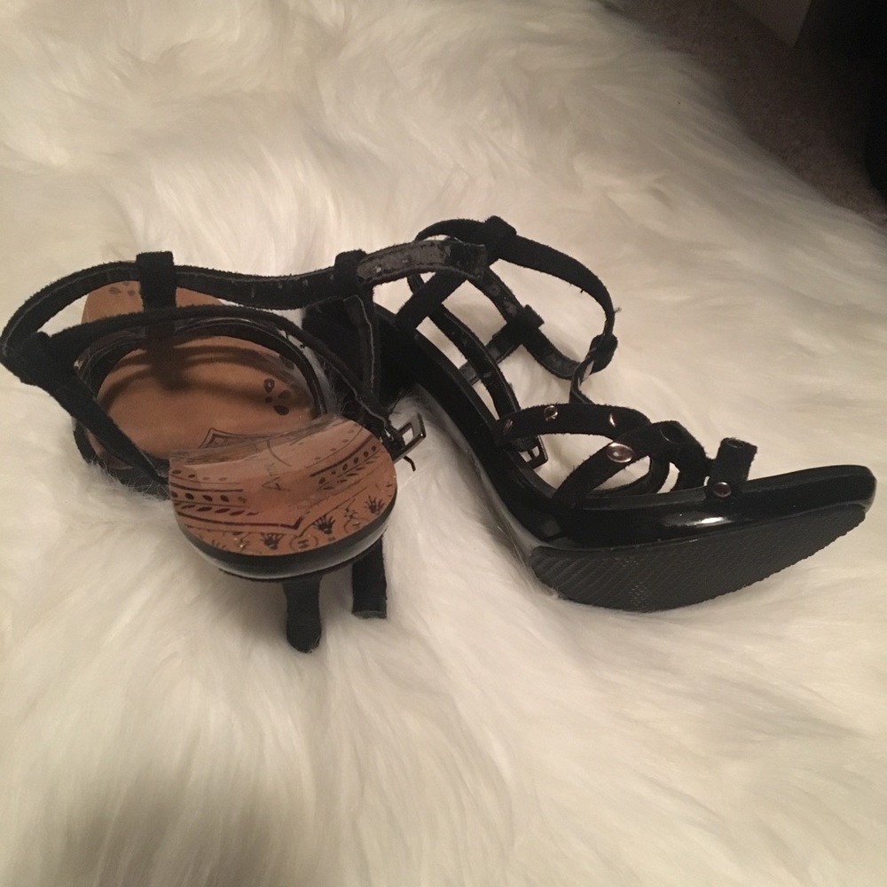 High Heels - Picture 2 of 4