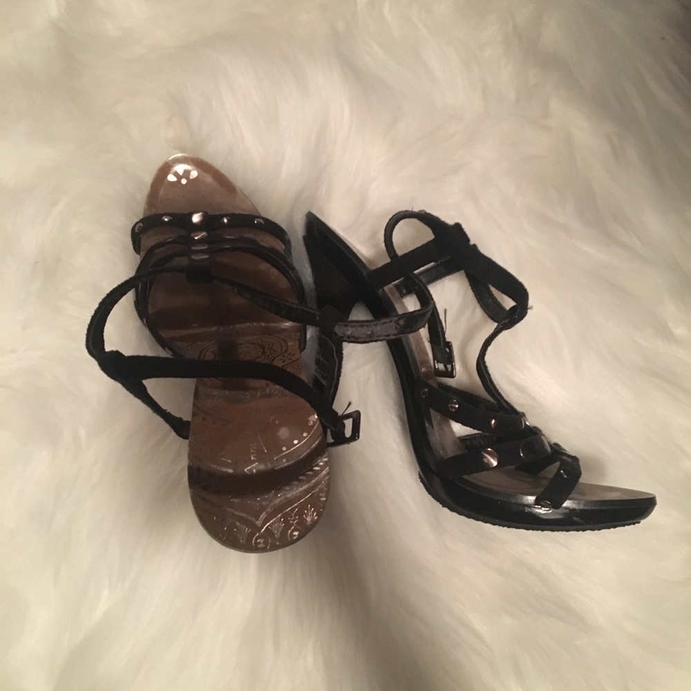 High Heels - Picture 4 of 4