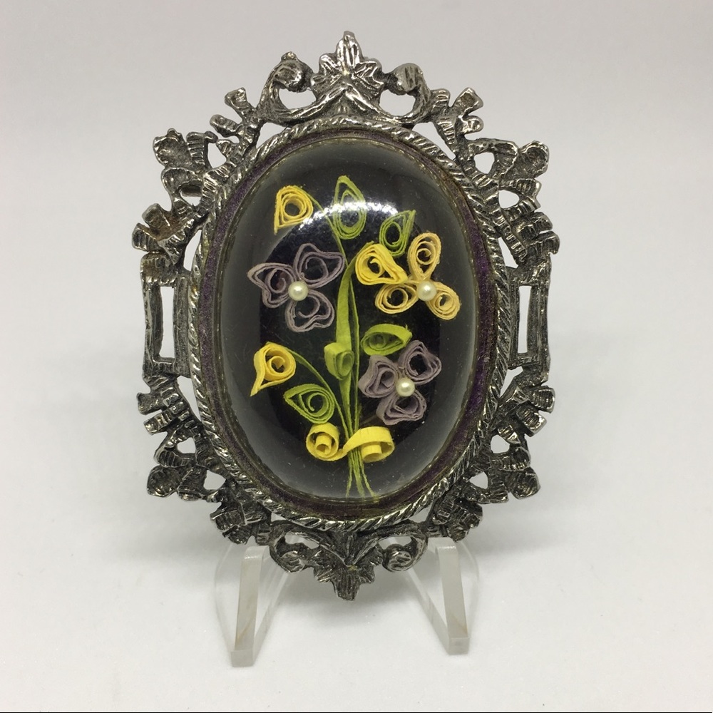 Vintage Delicate Paper Flower Cameo Brooch Pin