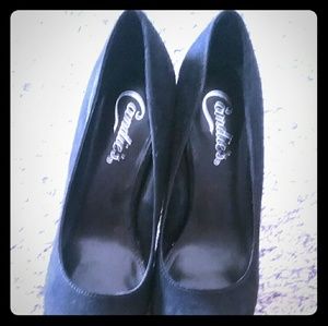 Black classic highheels