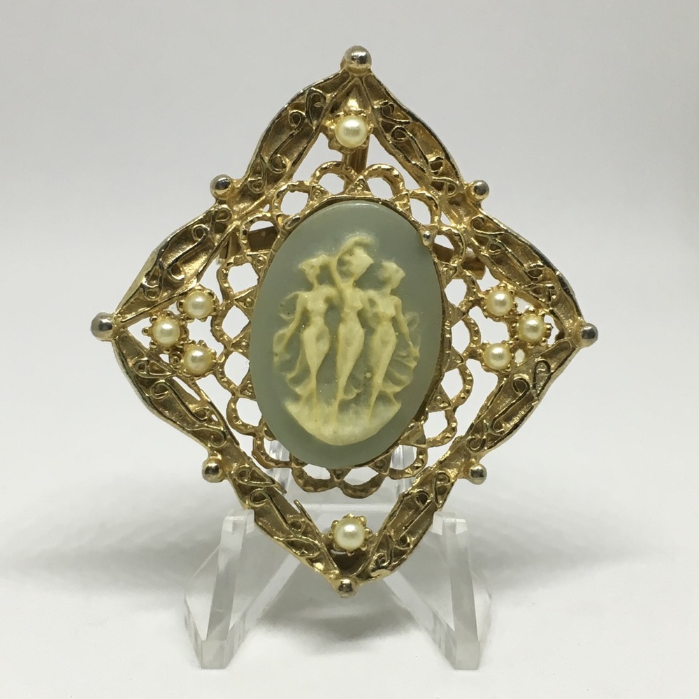 Vintage Filigree Ladies Dancing Cameo Brooch