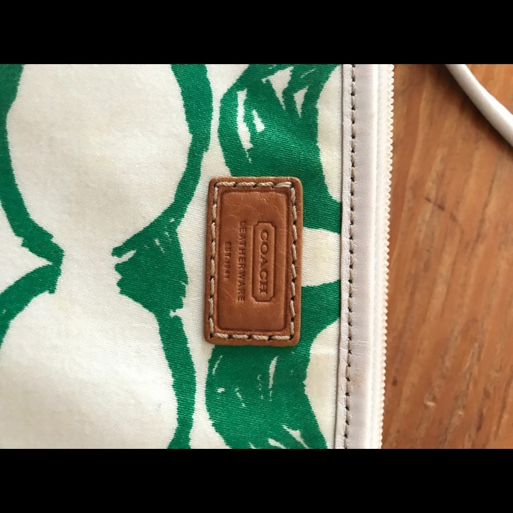 Coach wristlet - Picture 4 of 6