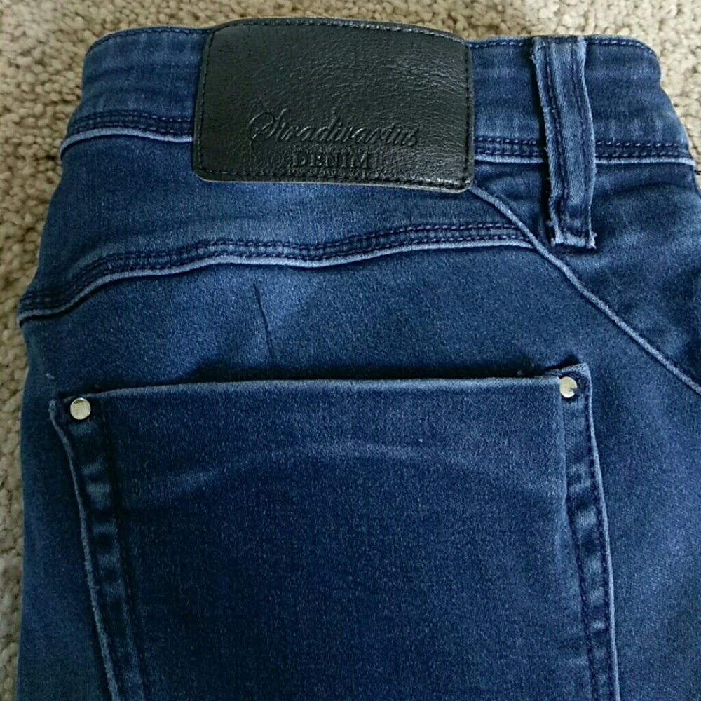 New ✅✅✅ SALE 💪 Stradivarious denim shinny JEAN - Picture 2 of 4