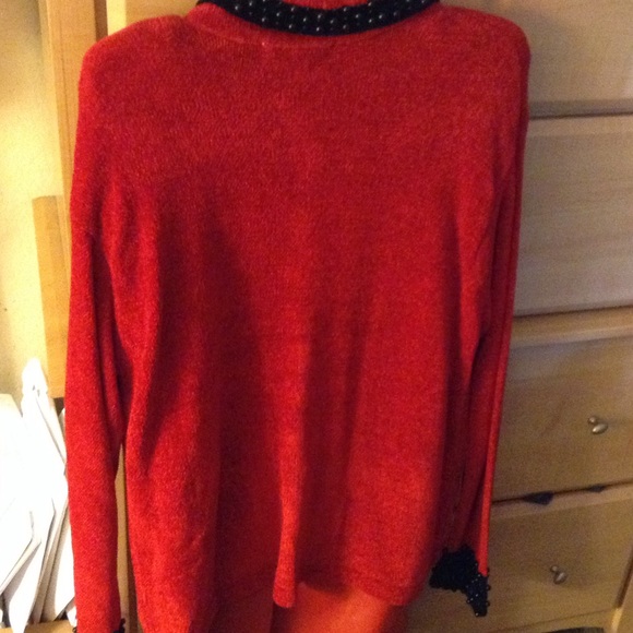 Black and red pearl sweater - Picture 3 of 3