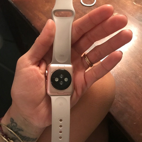 Apple Watch - Picture 3 of 8